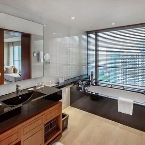 M Deluxe King Room